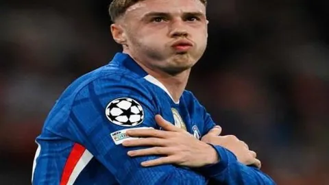 “皇马赫罗纳对决战报：西甲第25轮2-0完胜精彩瞬间”