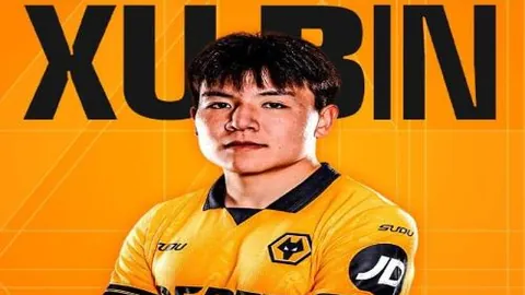 新鹏城队黄衣对阵海港，门将球衣蓝紫配色引热议